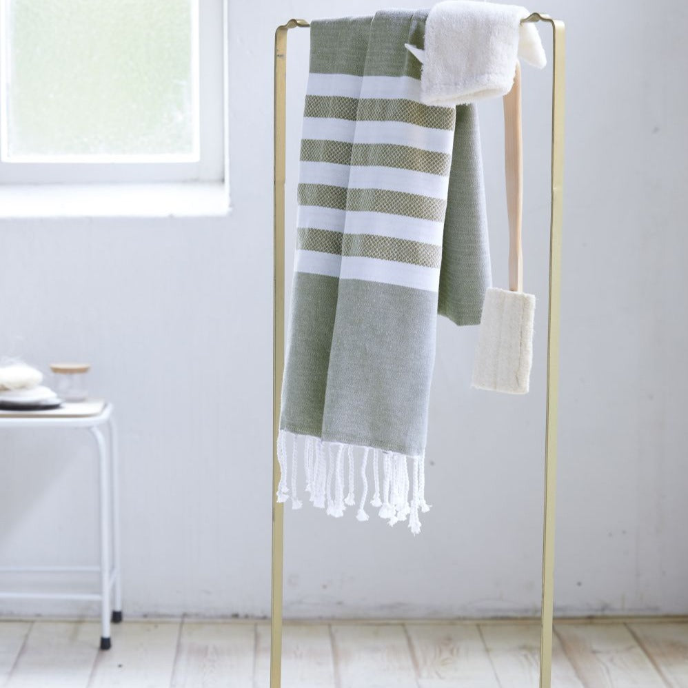 Tuch grün Hamam FOUTA SUNSHADE HAPPINESS armygreen cm Walra dieses Produkt findest du hier im Shop bei Luise und Fritz - Abb: fouta-sunshade-happiness-walra-gruen-luiseundfritz.de-1220121