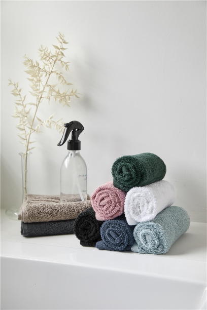 Handtuch FROTTEE g/m sandbeige Badetuch cm Kollektion Walra dieses Produkt findest du hier im Shop bei Luise und Fritz - Abb: handtuch-frottee-sea-blue-walra-1215835-mood_8823f6f6-baf5-4e42-94fa-c6092ab77e7d