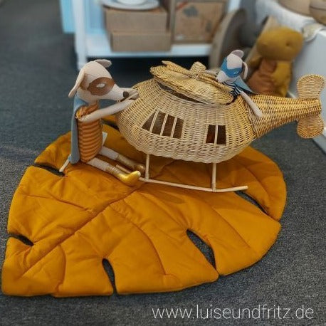 Krabbeldecke Spielteppich MONSTERA mustard-cognac cm senfgelb dieses Produkt findest du hier im Shop bei Luise und Fritz - Abb: hubschrauber-maileg-heros-blatt-mood-luiseundfritz-spielmatte-krabbeldecke