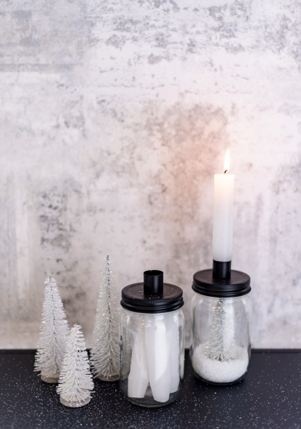 Kerzenhalter mit Kerzen weiß MASON Vorratsglas cm HOME SOCIETY dieses Produkt findest du hier im Shop bei Luise und Fritz - Abb: kerzenhalter-glas-jar-home-society-weiss-luiseundfritz