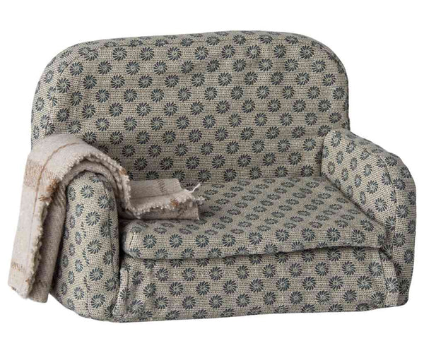 maileg schlafsofa puppensofa ausklappbar mit decke, erhältlich bei luiseundfritz.de