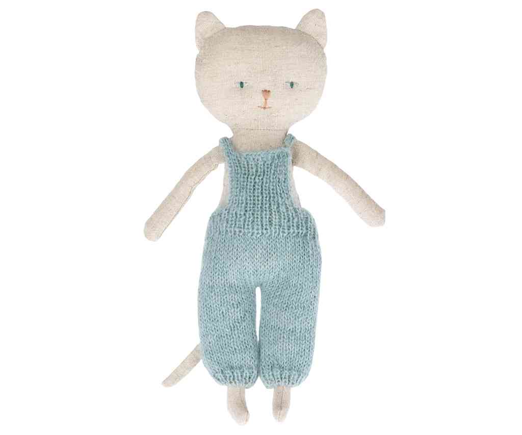 maileg katze in blauem strickoverall, erhältlich bei www.luiseundfritz.de