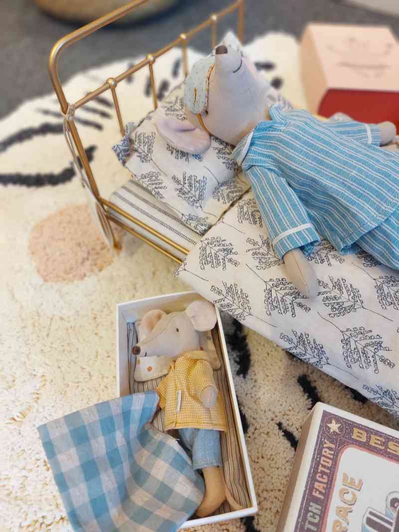 maileg maus grosser bruder und mediummaus in puppenbett bei luiseundfritz.de