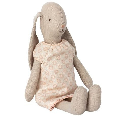 Maileg Nachthemd Size altrosa für Hase und Bunny Hasenkleidung dieses Produkt findest du hier im Shop bei Luise und Fritz - Abb: maileg-nachthemd-size-1-16-1101-01-luiseundfritz