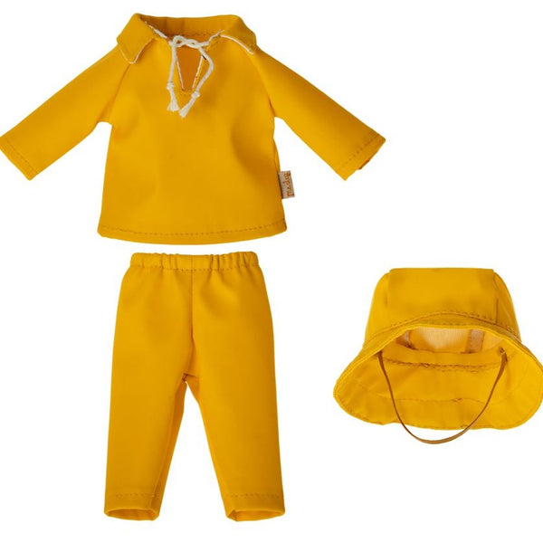 Maileg Regenbekleidung-Set RAINWEAR Teddykleidung für Teddy Dad WENIGEN TAGEN BEI UNS dieses Produkt findest du hier im Shop bei Luise und Fritz - Abb: maileg-regenkleidung-teddy-dad-puppenkledung-16-2820-00