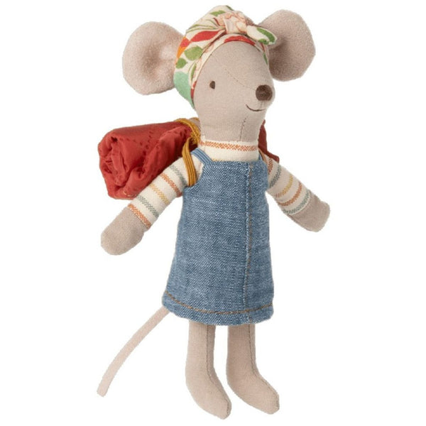 Maileg - Maileg Maus Wanderin mit Schlafsack | Maileg Größe big Sister | Wandermaus 2022 mit Magnet | www.luiseundfritz.de