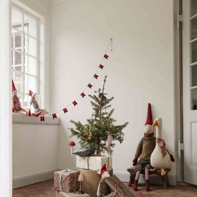 maileg stimmungsfoto mit weihnachtsmäusen und wichteln, erhältlich bei luiseundfritz.de