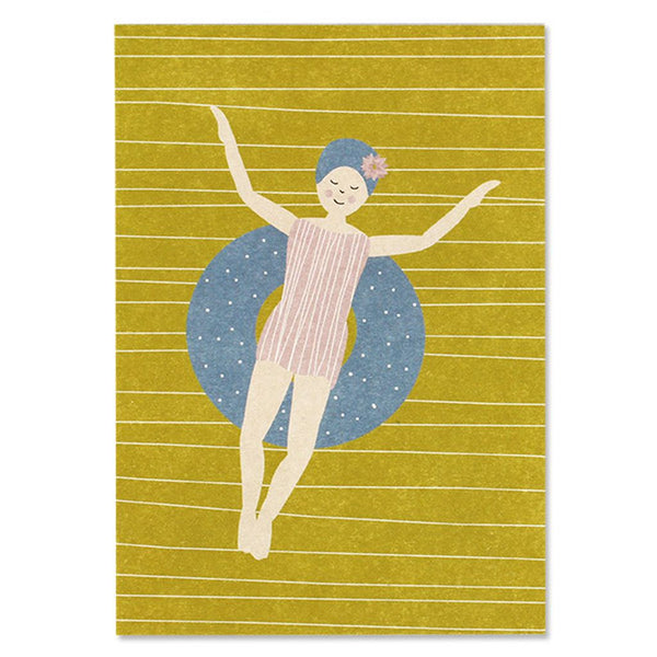 Postkarte Schwimmerin RELAX Grußkarte ohne Text Holzschliffpappe AVA YVES dieses Produkt findest du hier im Shop bei Luise und Fritz - Abb: postkarte-ava-yves-schwimmerin-sommer-grusskarte-luiseundfritz.de
